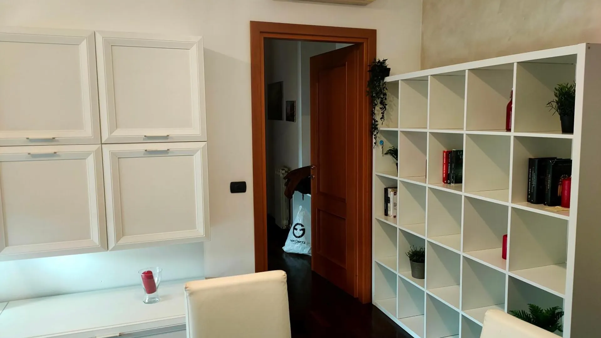 Lele House Fiumicino - Intero Appartamento Aeroporto Di Fiumicino - Nuova Fiera Di Roma 0*,  Italy